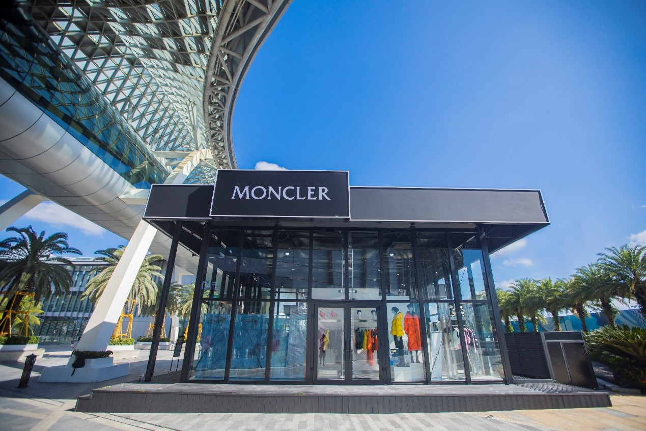 Grand opening of Moncler Outdoor Pop-up Store in Sanya International Duty Free Shopping Complex of CDFG starts a new chapter
