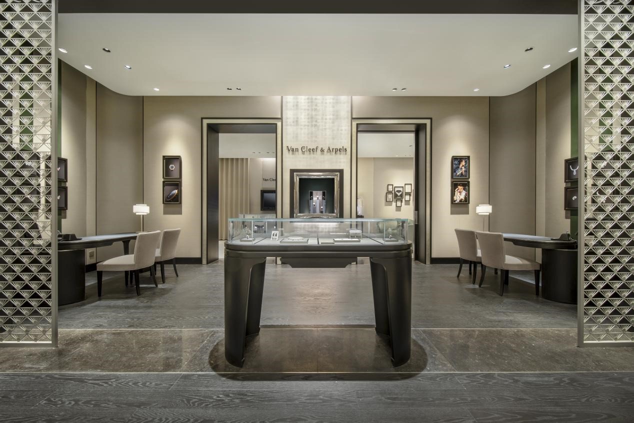 Van Cleef & Arpels unveils a world of poetic wonders in CDFG Sanya International Duty Free Shopping Complex